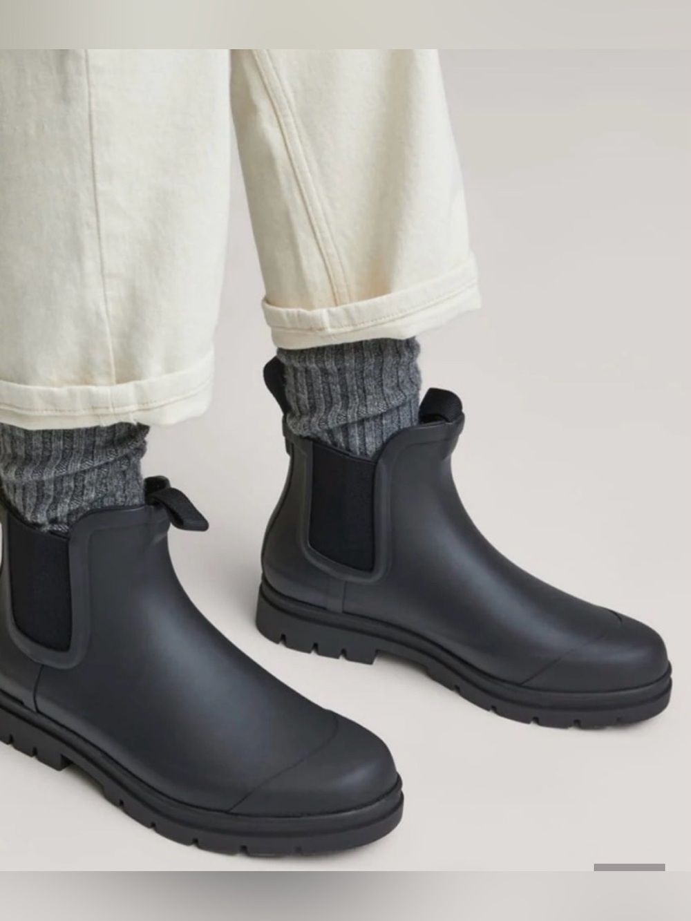 Everlane women’s Matte Black Chelsea Rain Boots 10 worn couple times